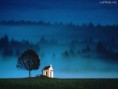 /album/papeis-de-parede/tiny-church-overlooking-misty-valley-germany-jpg/